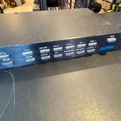 Alesis QuadraVerb GT 20k Bandwidth Simultaneous Guitar Effects Processor 1990s - Black image 3