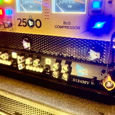 API 2500 Stereo Bus Compressor 50th Anniversary Edition 2019 - Gold image 4