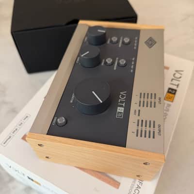 Universal Audio Volt 276 2025 - Light wood/mixed metal image 7