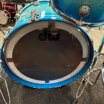 ~WOW!~ DW Collector's Series Maple/Mahogany 5-Piece 10/12/14/16/22 Drum Kit Set in Electric Blue Burst Glitz Lacquer with Chrome Hardware image 18
