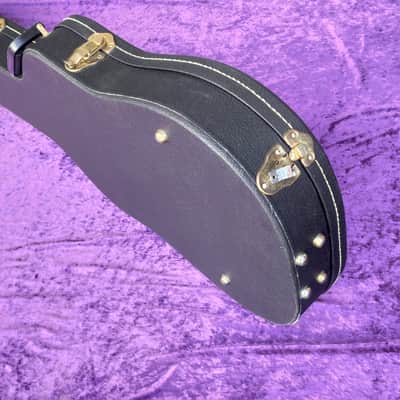 Godin Hardcase for A4 Ultra Bass or other bass models* Robust made in Canada * in very good condition except for one broken latch *RC-19* image 5