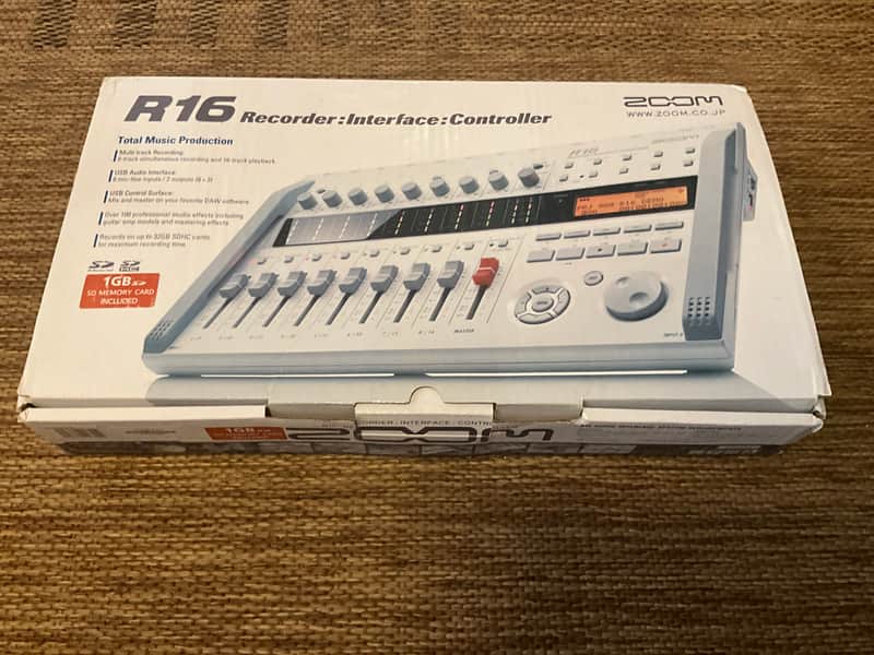 Zoom R16 USB Audio Interface / Digital Multitrack Recorder / Control Surface 2010s - White Bild 1