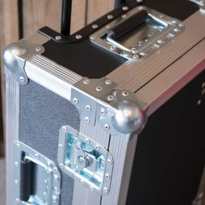 Everlasting Cases - Temple Audio DUO 17 Pedalboard Flight Case with Wheels image 8