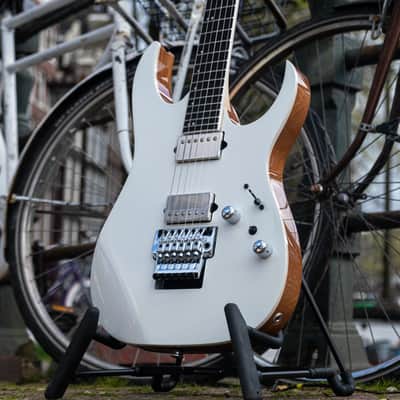 Ibanez Prestige RG5320C Pearl White Metallic with Ebony