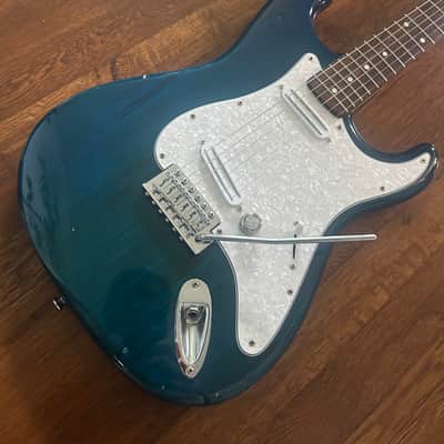 Vintage Johnson by AXL Strat-Style Electric Guitar – Seymour Duncan Pickups – Guyker Bridge – Transparent Blue image 3
