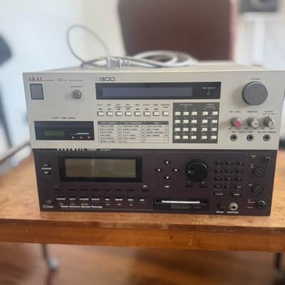 Akai S900 MIDI Digital Sampler 1986 - White