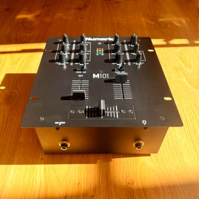 Numark M101 - 2 Channel Rack - Mount DJ Mixer 2010s - Silver image 9