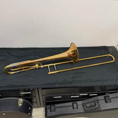 Used Yamaha YSL-448G Intermediate Bb/F Tenor Trombone with Original Case Mouthpiece Just Serviced image 2