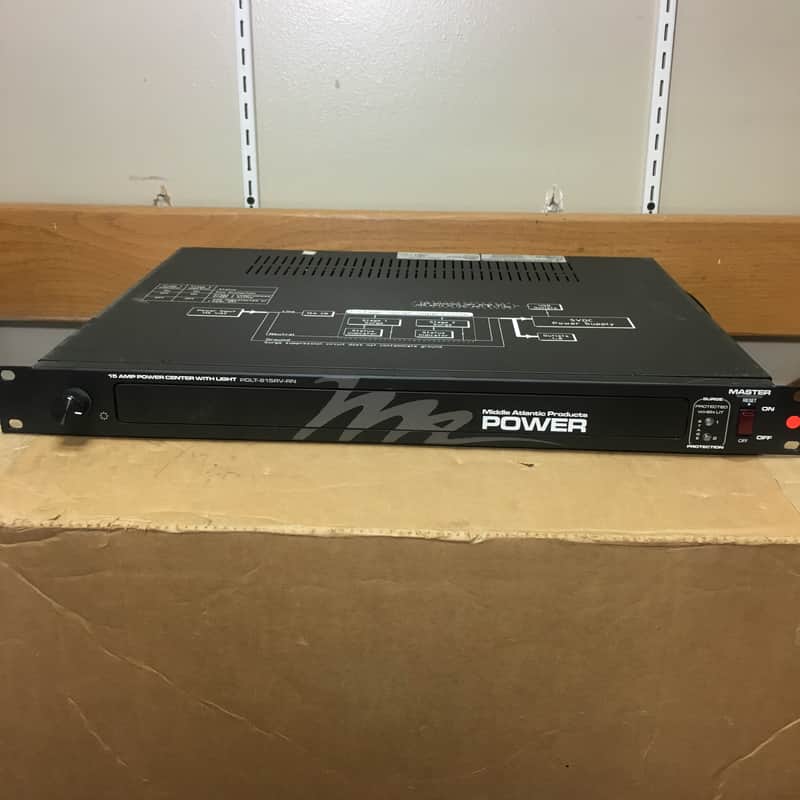 Middle Atlantic PDLT-815RV-RN 15 Amp Power center with light image 1