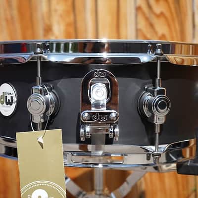 DW Design series Snare 5x13'' Pure Maple Shell 8-lug Flat Black Satin Lqr. 13'' Snare Drum image 4