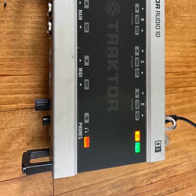 Native Instruments Traktor Scratch Audio 10 with timecode vinyl and CDs image 1
