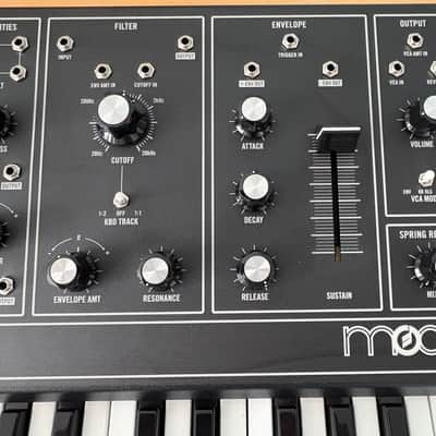 Moog Grandmother Dark 32-Key Semi-Modular Analog Synthesizer / Black Panel image 4