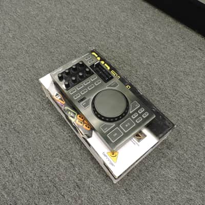 Behringer CMD PL-1 Deck-Based DJ Controller