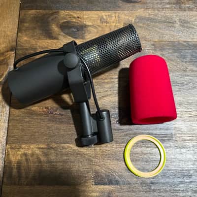 Shure SM7B Genuine Cardioid Dynamic Microphone AND a Pre-Amp image 4