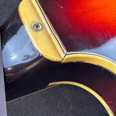 Guild Starfire IV from 1964/65 in sunburst finish with original case with Star Club Logo image 8