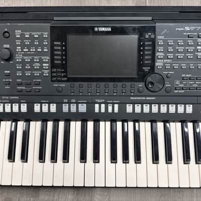 Yamaha PSR S775 61 Key Arranger Keyboard With Stand image 3