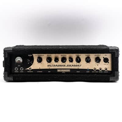 【送料込み】Behringer BX3000T ベースアンプ動作良好 Behringer Ultrabass BX3000T 300W Bass Amp Head with Footswitch