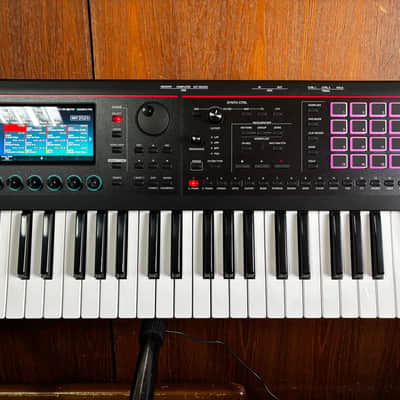 Roland FANTOM-06 Synthesizer Keyboard w/ gig bag image 3