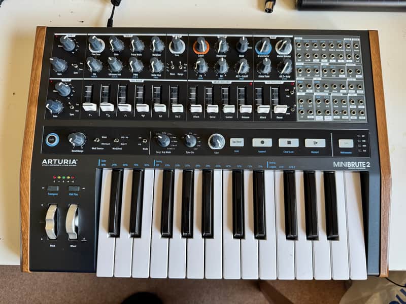 Arturia MiniBrute 2 25-Key Synthesizer