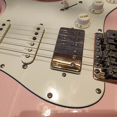 Squier Classic Vibe ’60s Stratocaster HSS Shell Pink + CME Pink Hardshell Case image 4