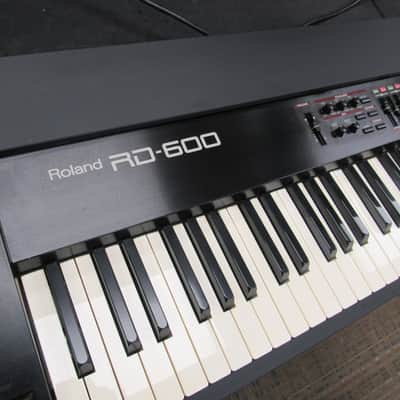 Roland RD-600 88 Key Semi Weighted Digital Piano Keyboard / Synth image 2
