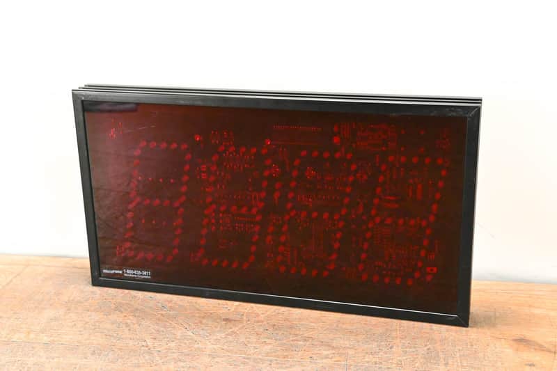 Microframe Microframe A0940 4-Digit Single-Display Ceiling Mount