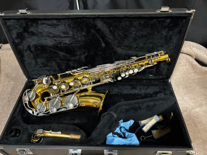 Yamaha YAS-26 Standard Alto Saxophone w Case image 1
