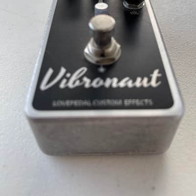 Lovepedal Custom Effects Vibronaut V2 Digital Vibe Tremolo Guitar Effect Pedal image 3