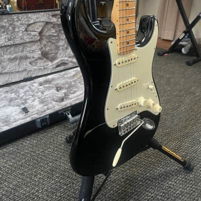 Fender Stratocaster 2017 - Black gloss image 5