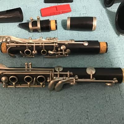 Henkin Clarinet with Mouthpiece, Stand, and Case image 3