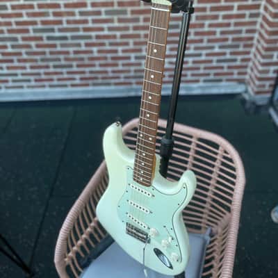 Fender Custom Stratocaster - Olympic white with matching headstock image 3