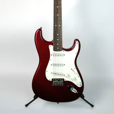 Squier Classic Vibe '60s Stratocaster Candy Apple Red image 2
