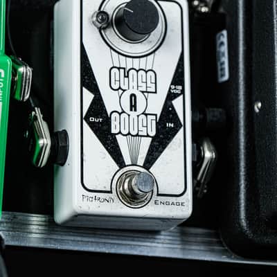 USED Sound Of Silence Electric Guitar Pedalboard Large image 12