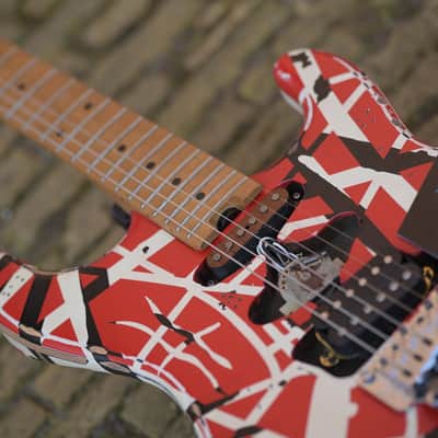EVH Striped Series Frankenstein™ Frankie - Red with Black Stripes Relic image 10
