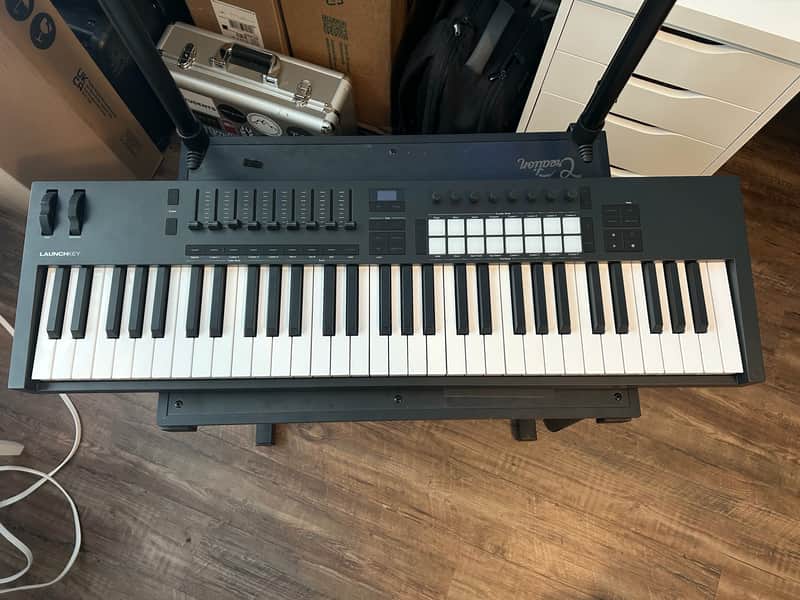 Novation Launchkey 61 MKIV MIDI Keyboard Controller