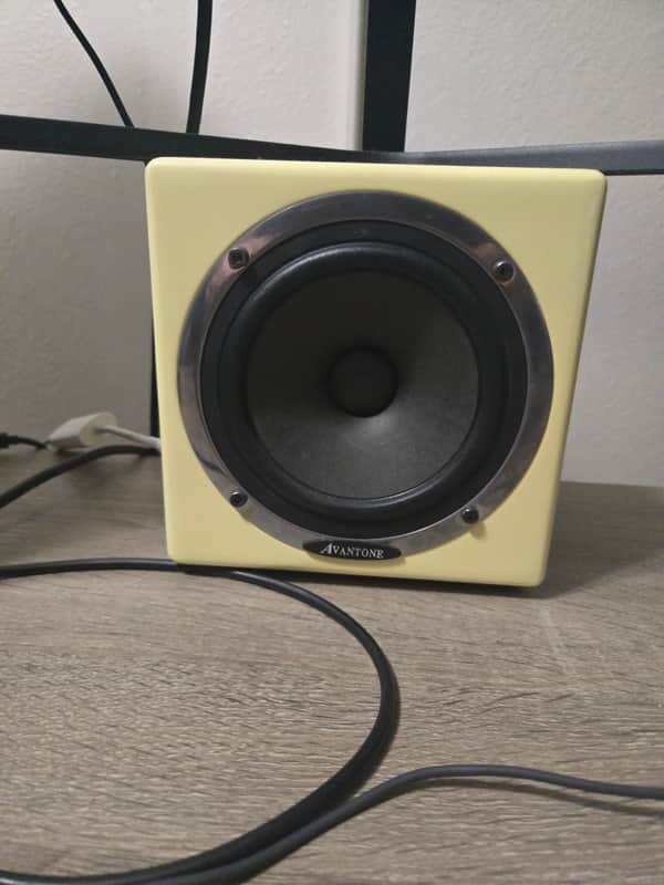 Avantone Pro Active MixCubes (Single) 2011 - Present - Buttercream image 1
