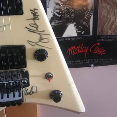 Kramer V 1980’s  White signed by kiss image 4