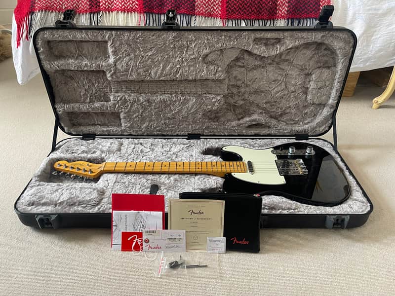 Fender American Professional II Telecaster with Maple Fretboard 2020  - Black image 1