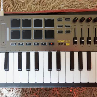 Donner USB MIDI Keyboard Controller with Touch Bar image 4