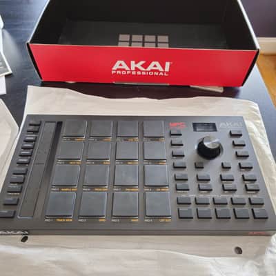 Akai MPC Studio Music Production Controller 2021 - Present - Black image 7