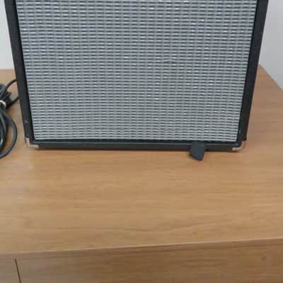 Fender Rumble 25 V3 25-Watt 1x8" Bass Combo 2015 - Present - Black image 3