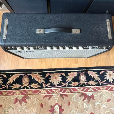 Fender "Custom" Vibrolux Reverb 40-Watt 2x10" Guitar Combo 1996 - 2013 - Black image 3