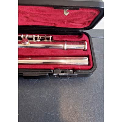 Yamaha YFL-381 - Wind Instrument - Silver - Very Good w/ Hard Case & Cleaning rod image 12