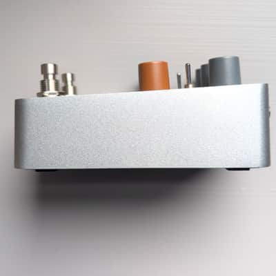 Universal Audio OX Stomp Dynamic Speaker Emulator 2023 - Present - Silver image 3