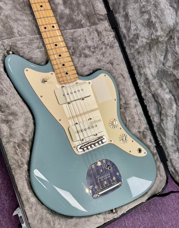 Fender American Professional Jazzmaster with Maple Fretboard - Sonic Grey