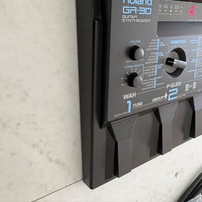 Roland GR-30 Guitar Synthesizer 1996 - 2000 - Black image 2