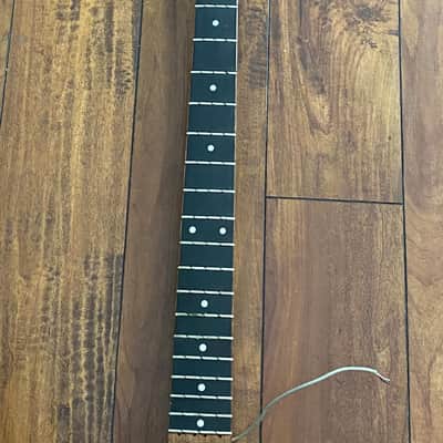 Peavey Cyber Bass---NECK ONLY --- White headstock image 2