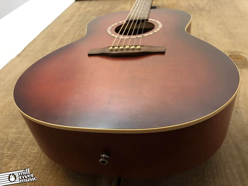 Art & Lutherie Folk Spruce Burgundy Acoustic Guitar | Reverb Canada