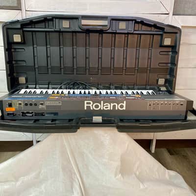 Roland Juno-106 61-Key Programmable Polyphonic Synthesizer With Roland Case - Black image 10