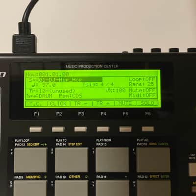 Akai MPC1000 Music Production Center w/ 128 MB of internal memory & 128MB CF card / Later Model Integrated Pad Sensor 2004 - 2013 - Black Worldwide Shipment image 3